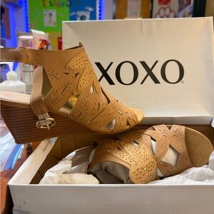 XOXO Women's Brown Wedge Sandals